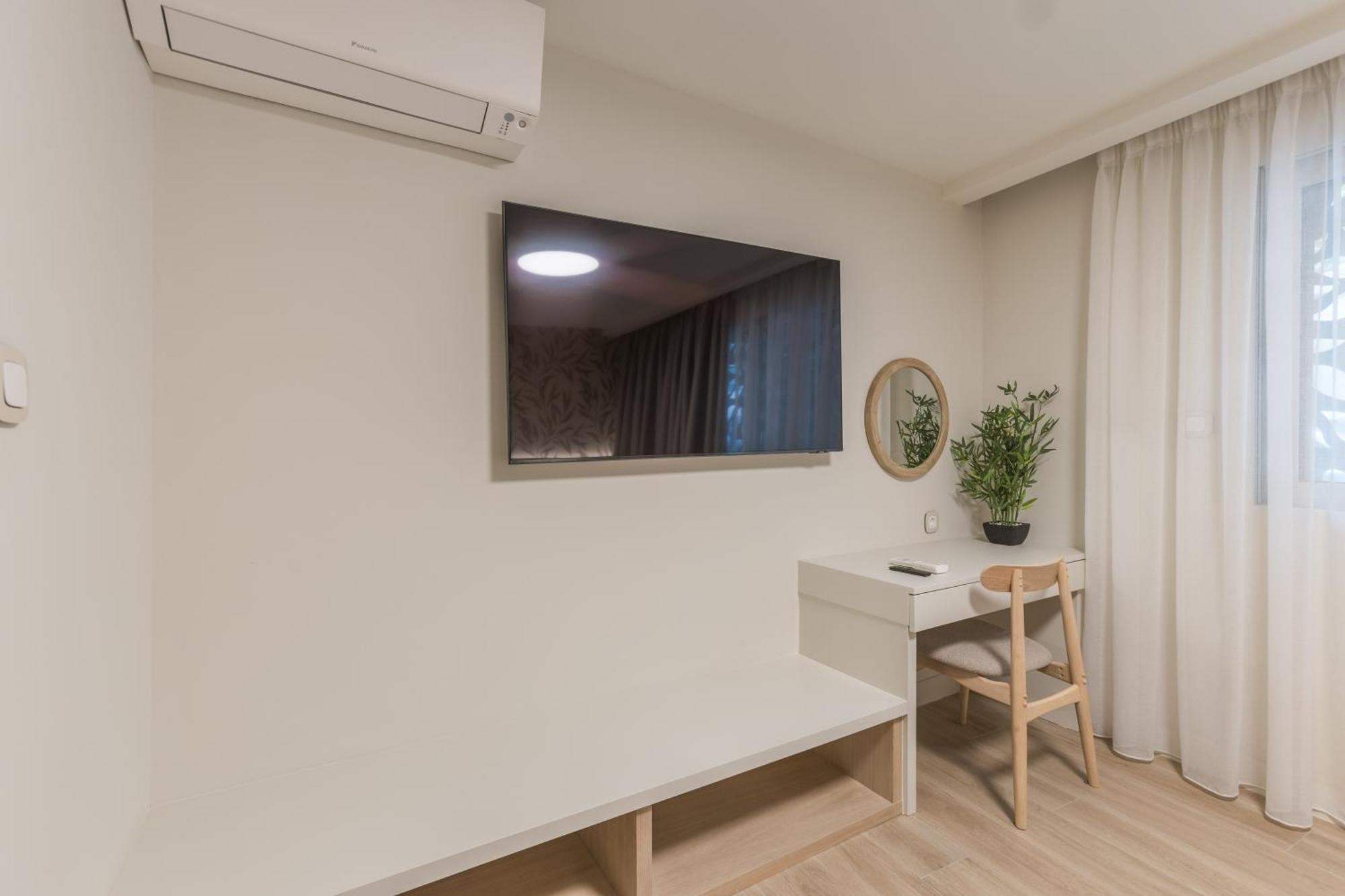 The Mediterranean Suites Piraeus Exterior photo